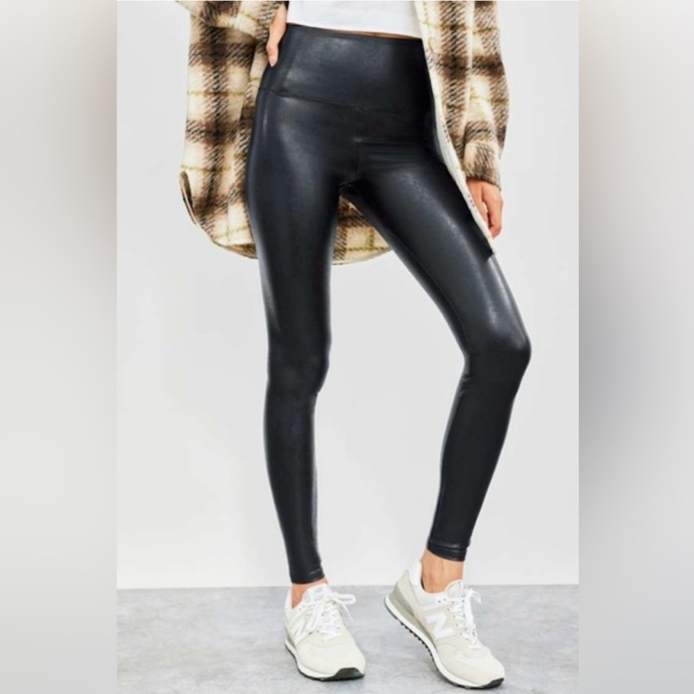 Wilfred Aritzia pleather leggings size XS- never worn!